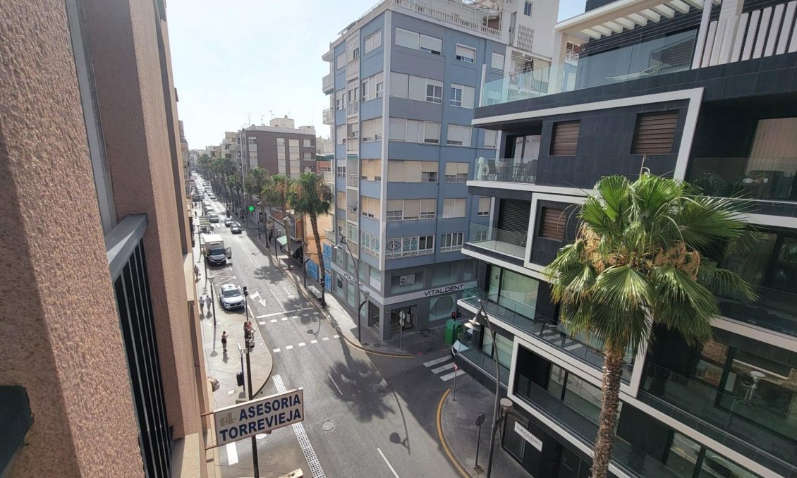 Segunda mano - Apartamento -
Torrevieja - Centro