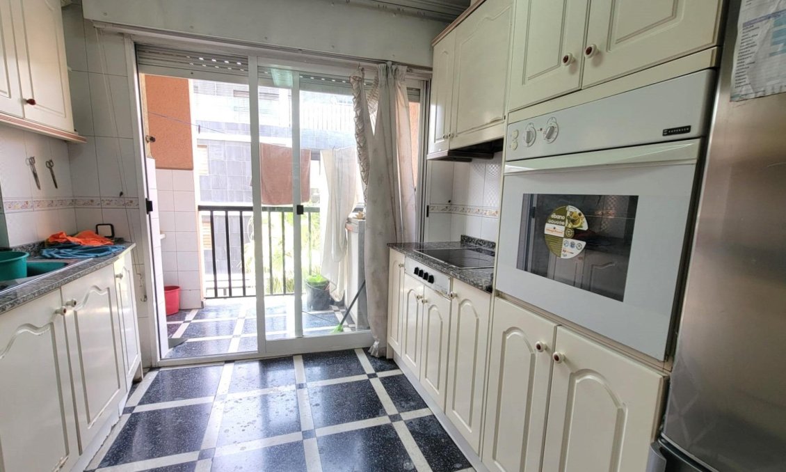 Segunda mano - Apartamento -
Torrevieja - Centro