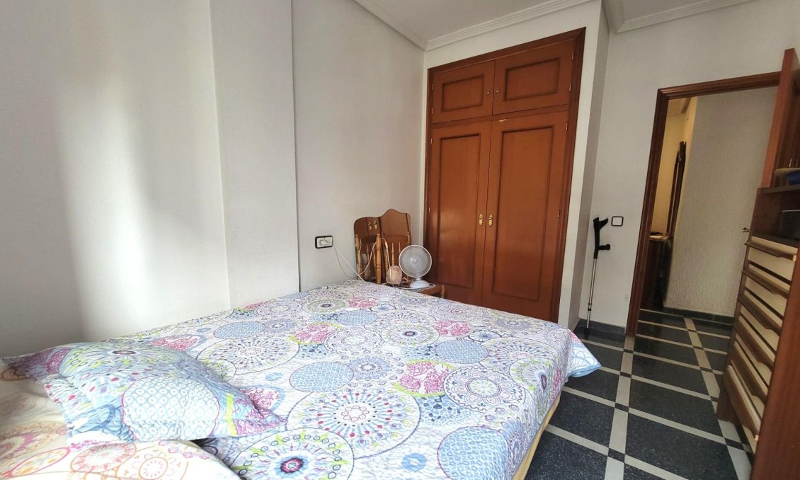 Segunda mano - Apartamento -
Torrevieja - Centro