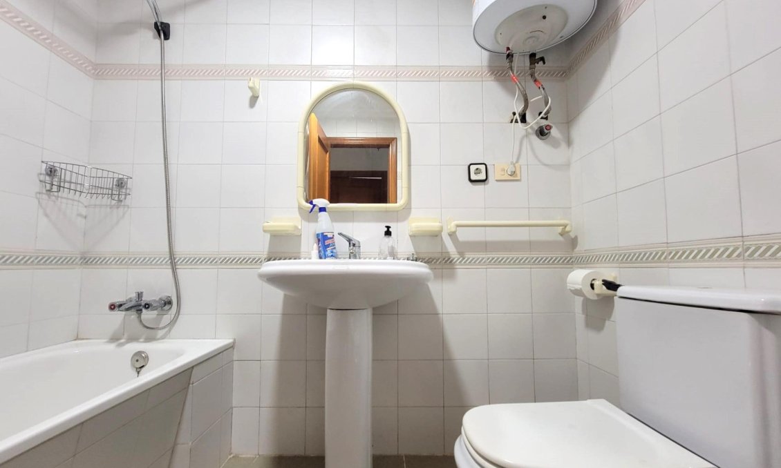 Segunda mano - Apartamento -
Torrevieja - Centro