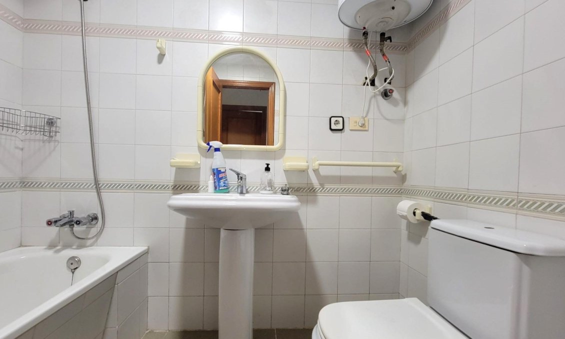 Segunda mano - Apartamento -
Torrevieja - Centro