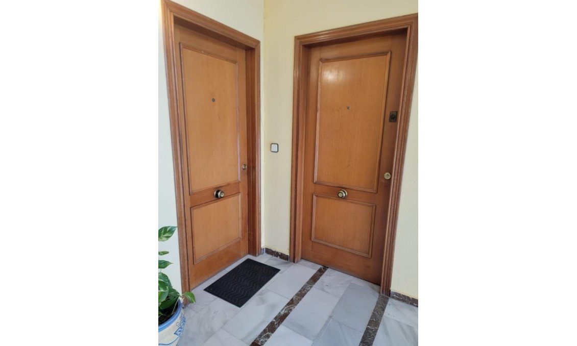 Segunda mano - Apartamento -
Torrevieja - Centro