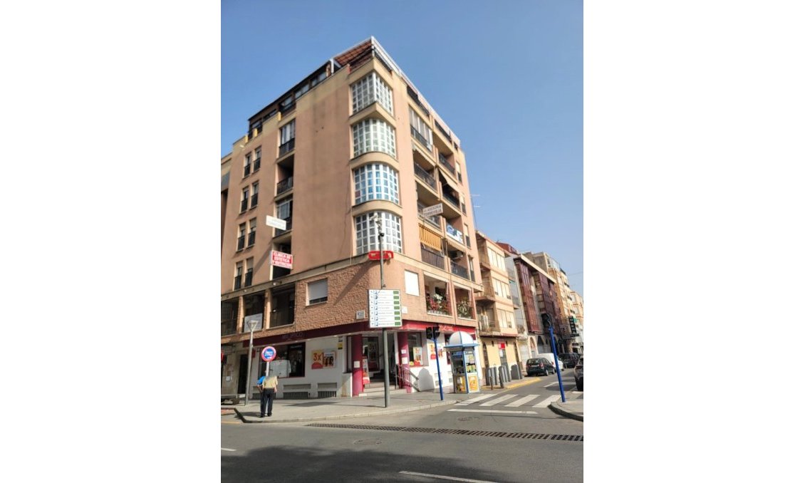 Segunda mano - Apartamento -
Torrevieja - Centro