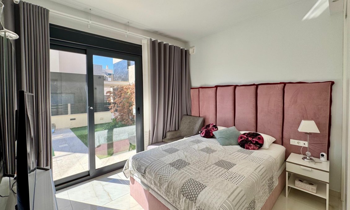 Wiederverkauf - Villa -
Orihuela Costa - Lomas de Cabo Roig