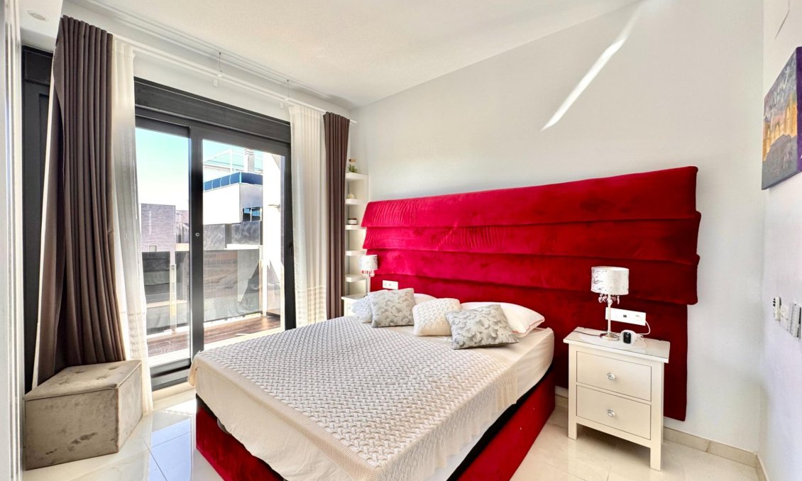 Wiederverkauf - Villa -
Orihuela Costa - Lomas de Cabo Roig