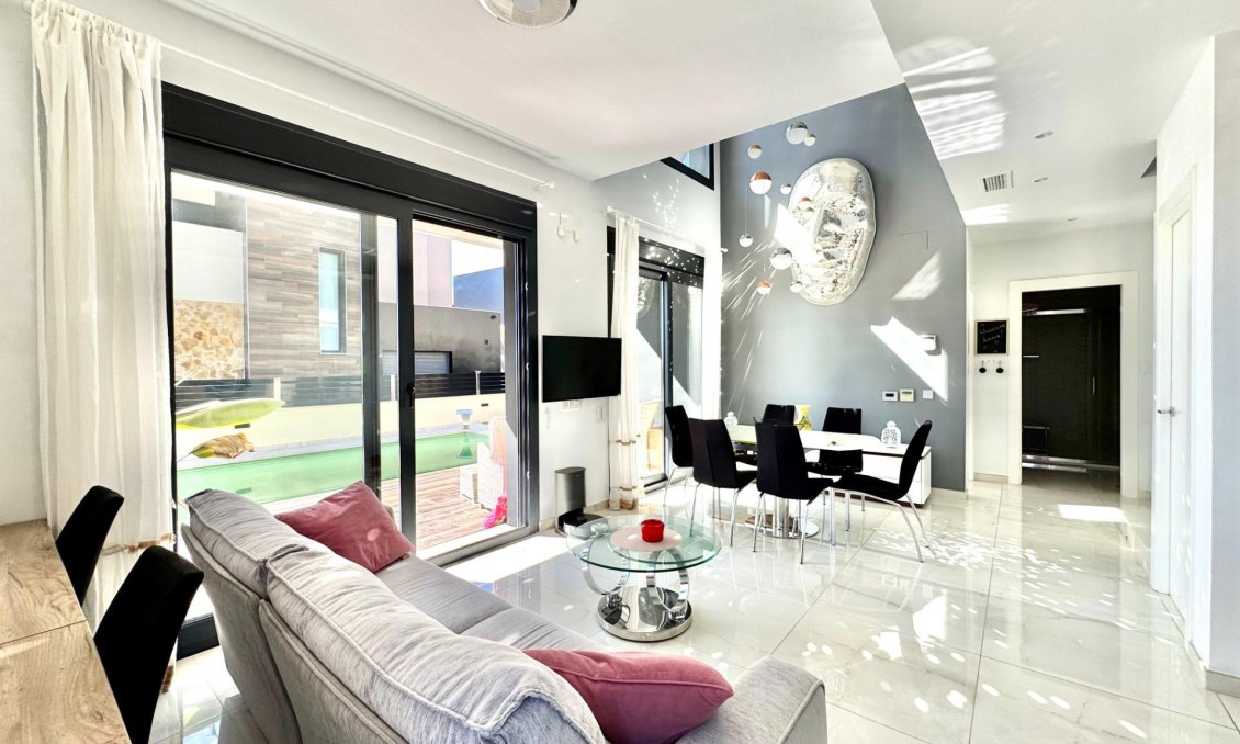 Wiederverkauf - Villa -
Orihuela Costa - Lomas de Cabo Roig