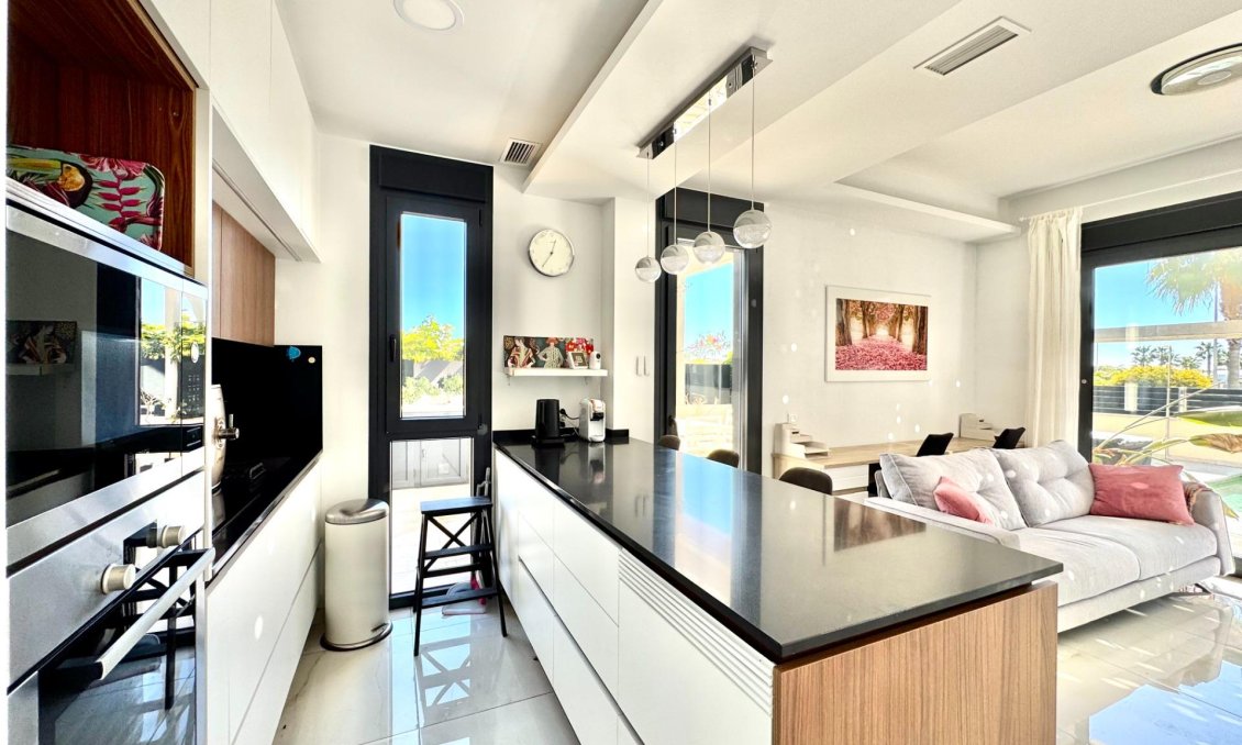 Wiederverkauf - Villa -
Orihuela Costa - Lomas de Cabo Roig