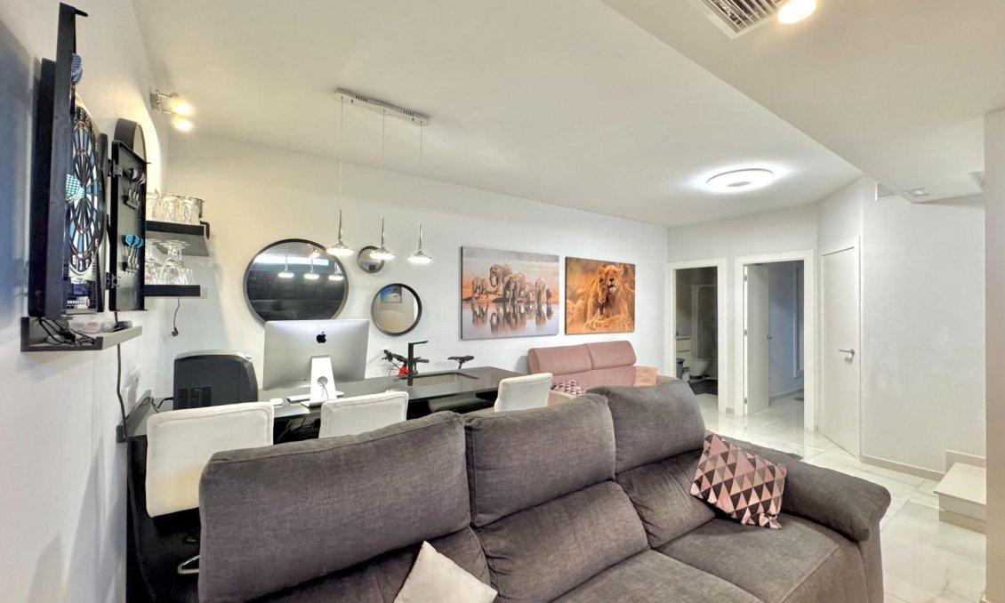 Wiederverkauf - Villa -
Orihuela Costa - Lomas de Cabo Roig