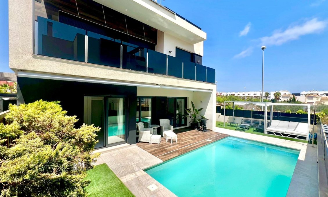 Wiederverkauf - Villa -
Orihuela Costa - Lomas de Cabo Roig