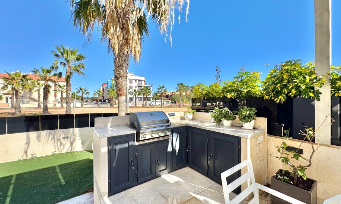 Wiederverkauf - Villa -
Orihuela Costa - Lomas de Cabo Roig