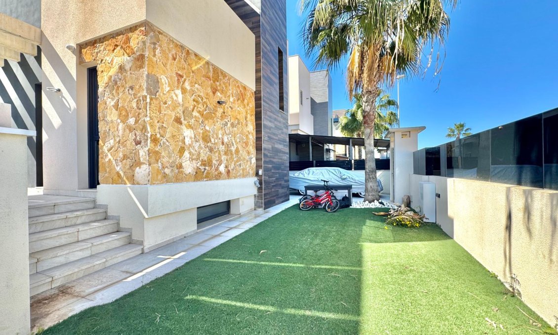 Wiederverkauf - Villa -
Orihuela Costa - Lomas de Cabo Roig