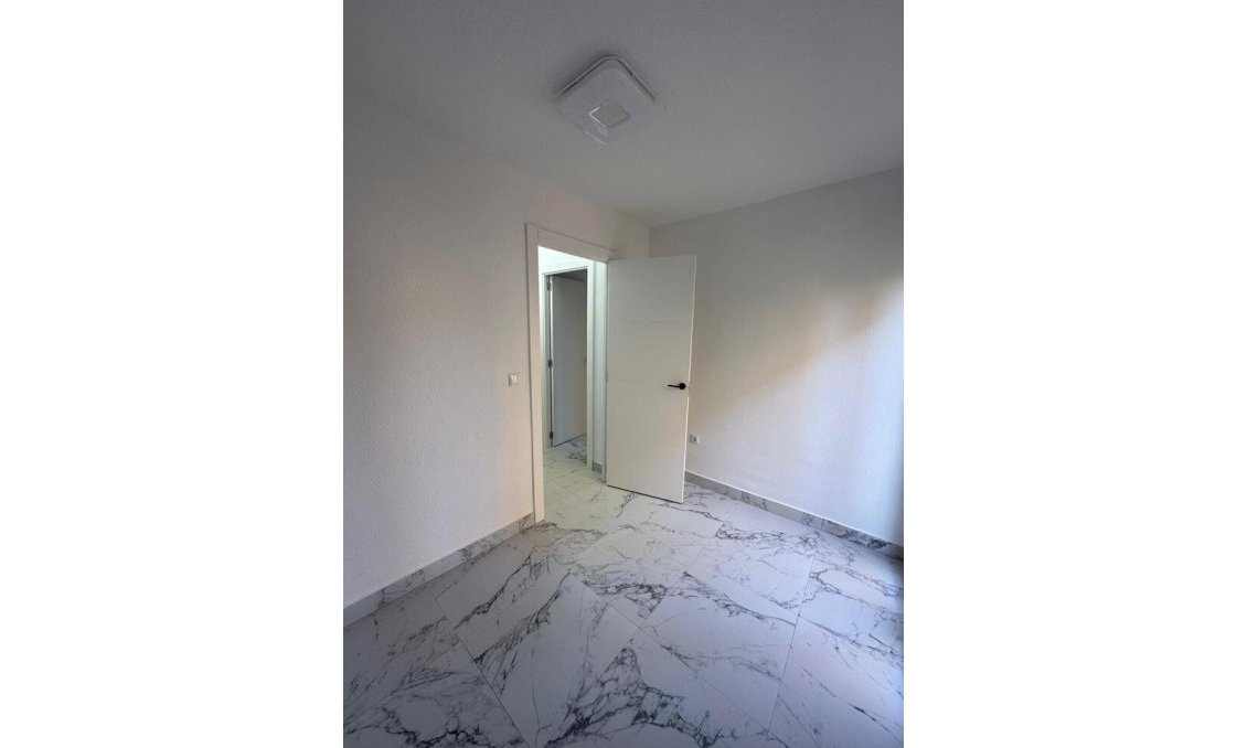 Használt Ingatlanok - Apartman -
Torrevieja - La Veleta