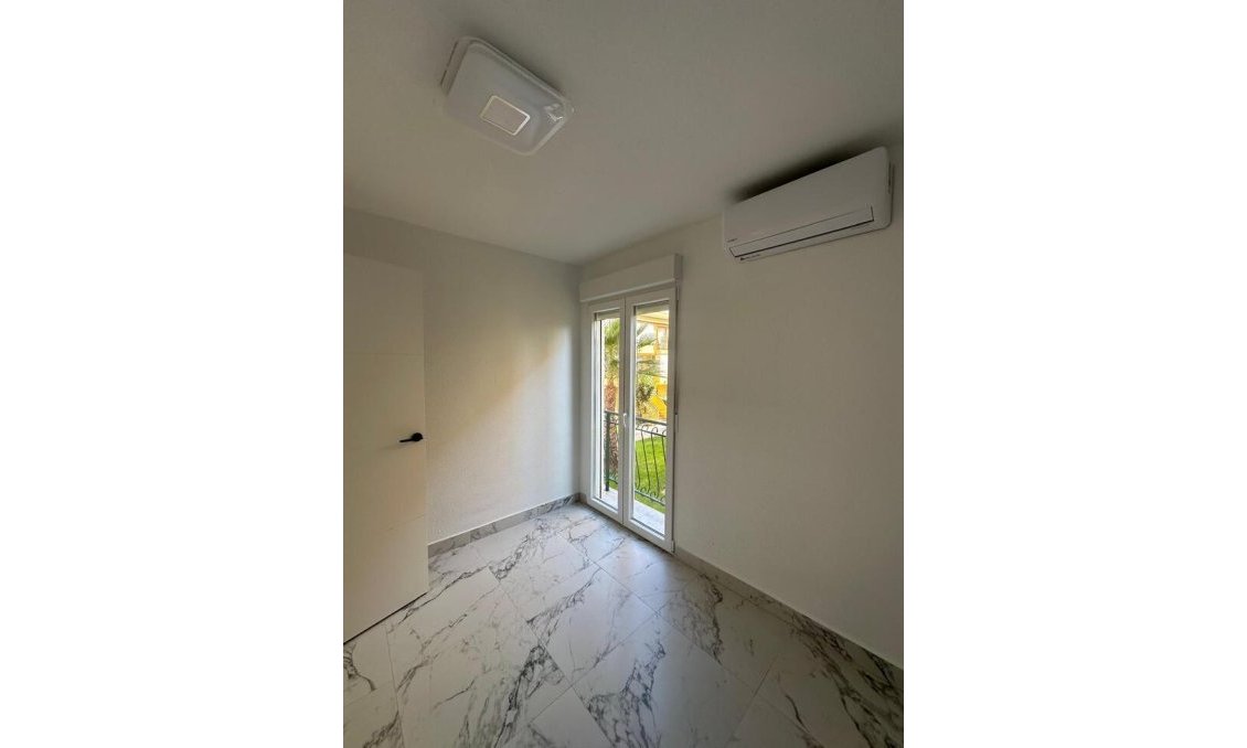 Használt Ingatlanok - Apartman -
Torrevieja - La Veleta