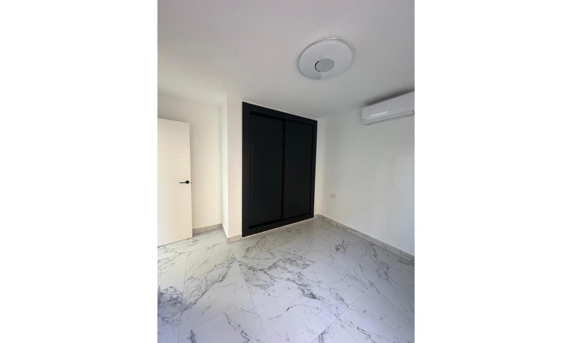 Használt Ingatlanok - Apartman -
Torrevieja - La Veleta