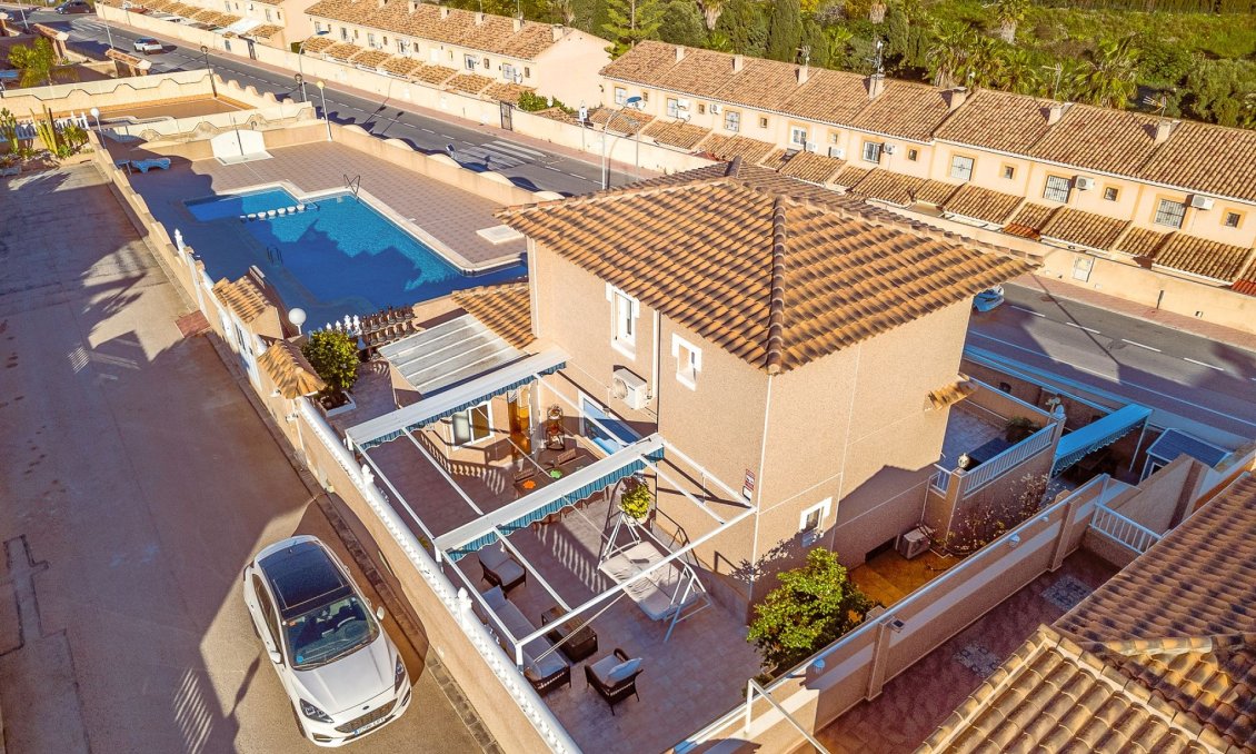 Használt Ingatlanok - Villa -
Torrevieja - Costa Blanca