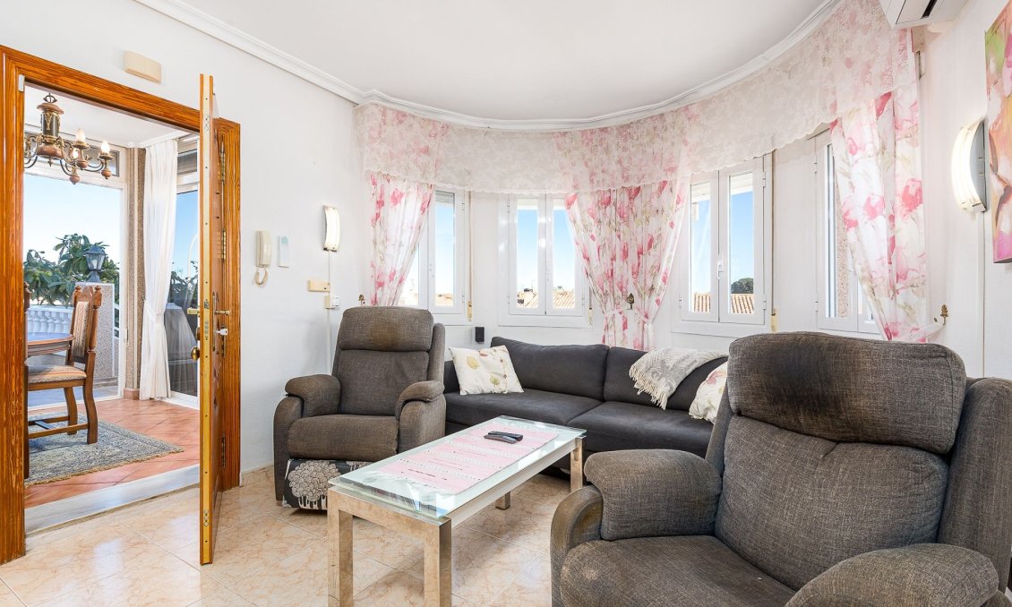 Használt Ingatlanok - Villa -
Torrevieja - Costa Blanca