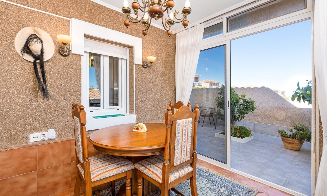 Használt Ingatlanok - Villa -
Torrevieja - Costa Blanca