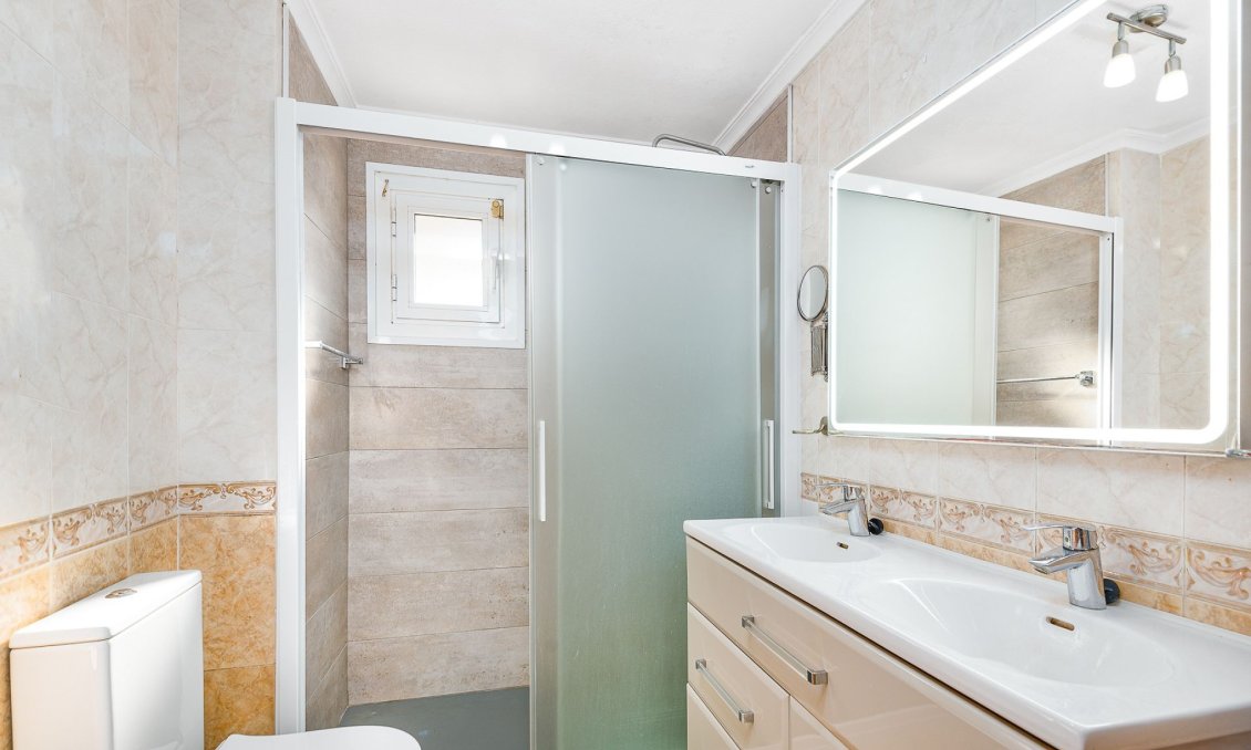 Használt Ingatlanok - Villa -
Torrevieja - Costa Blanca