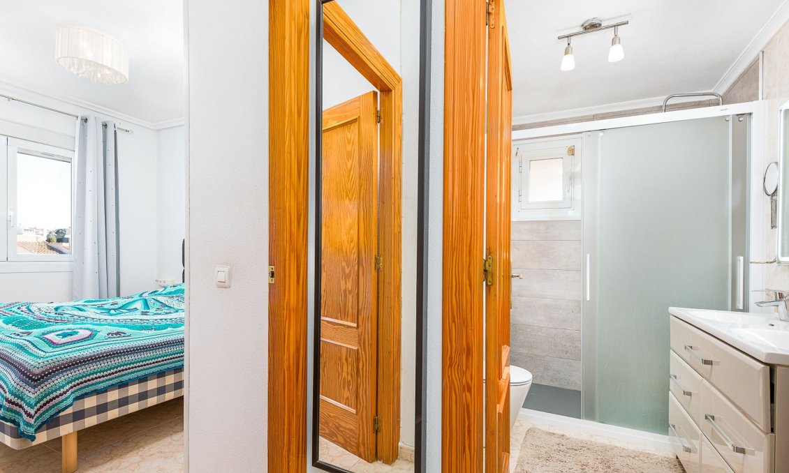 Használt Ingatlanok - Villa -
Torrevieja - Costa Blanca