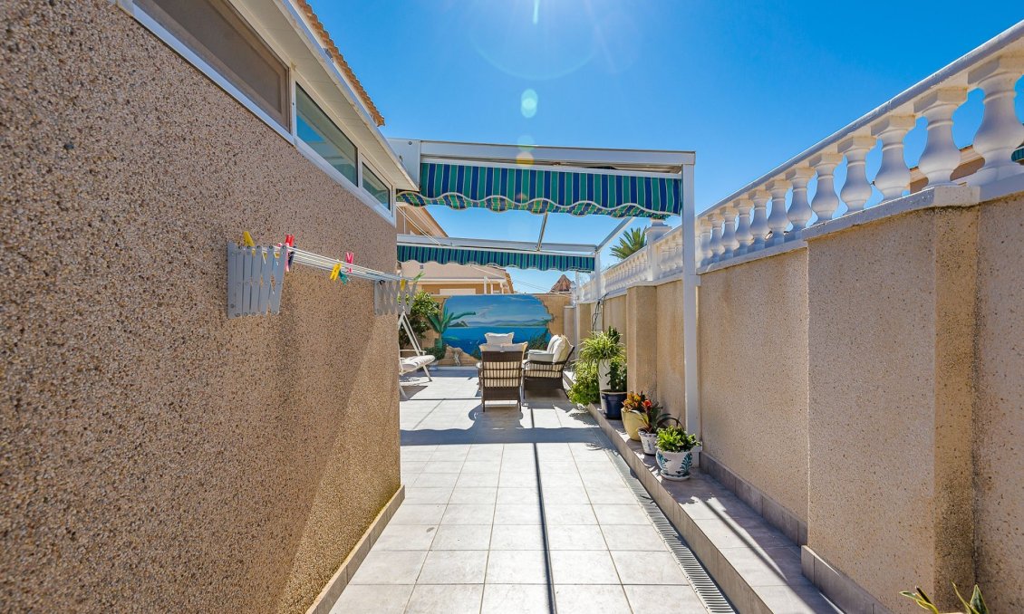 Használt Ingatlanok - Villa -
Torrevieja - Costa Blanca