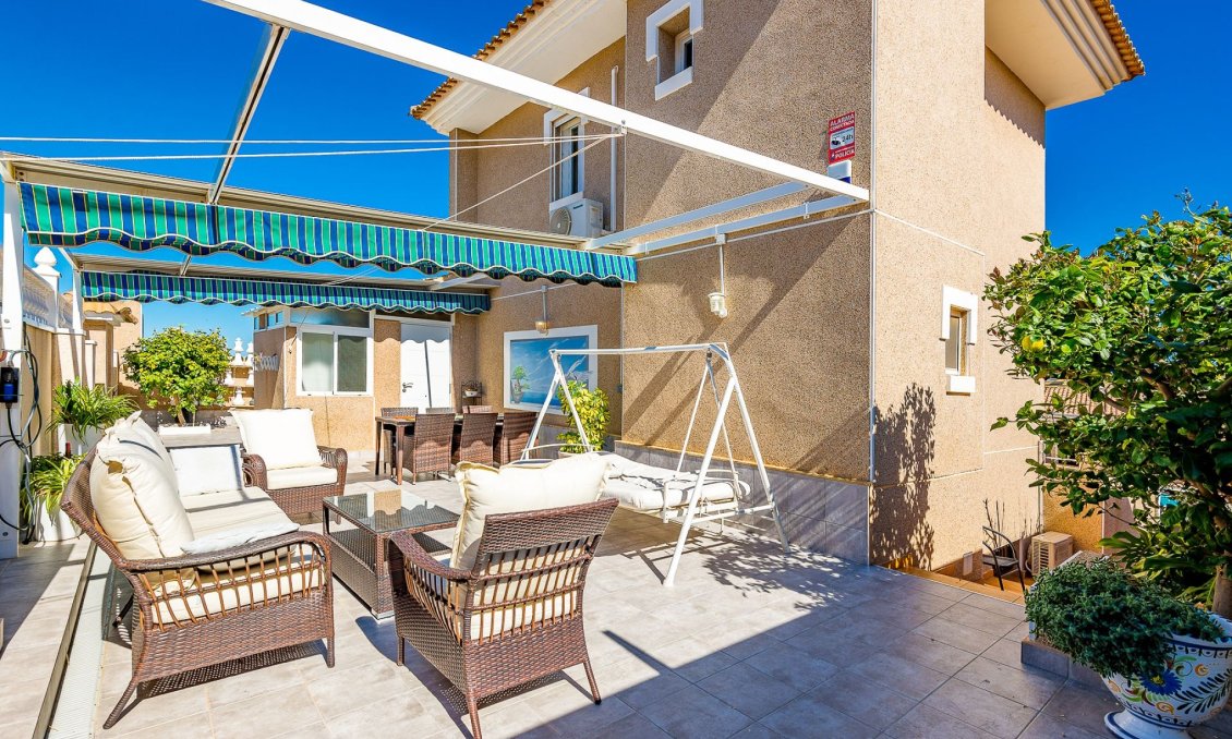 Használt Ingatlanok - Villa -
Torrevieja - Costa Blanca