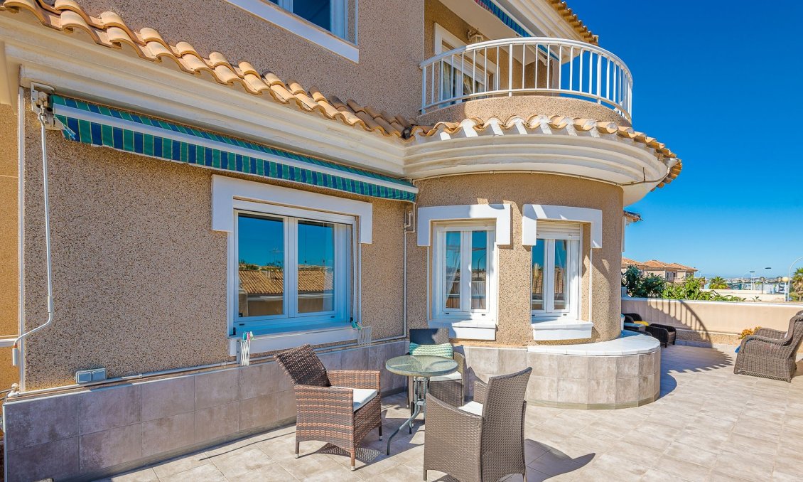 Használt Ingatlanok - Villa -
Torrevieja - Costa Blanca