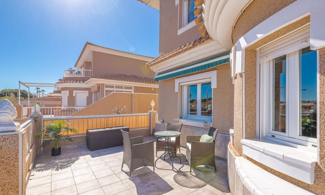 Használt Ingatlanok - Villa -
Torrevieja - Costa Blanca