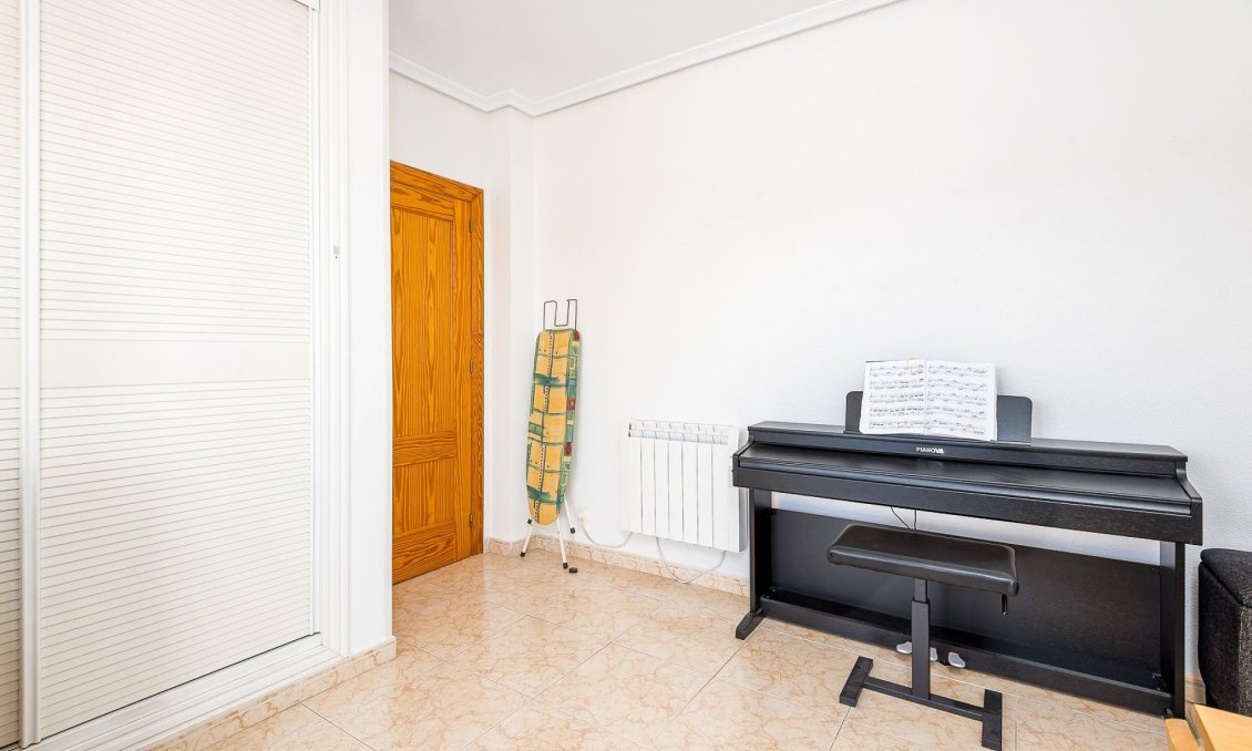 Használt Ingatlanok - Villa -
Torrevieja - Costa Blanca