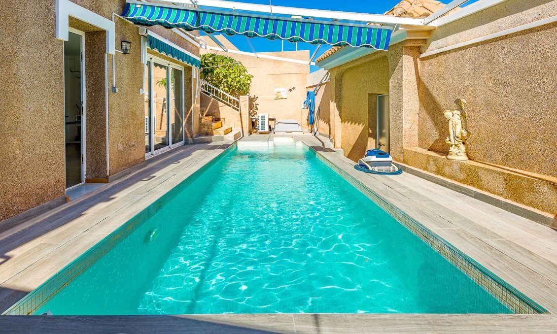 Használt Ingatlanok - Villa -
Torrevieja - Costa Blanca