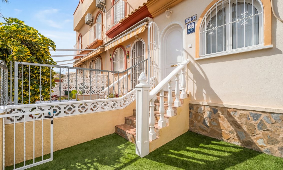 Resale - Town House -
La Florida - Inland