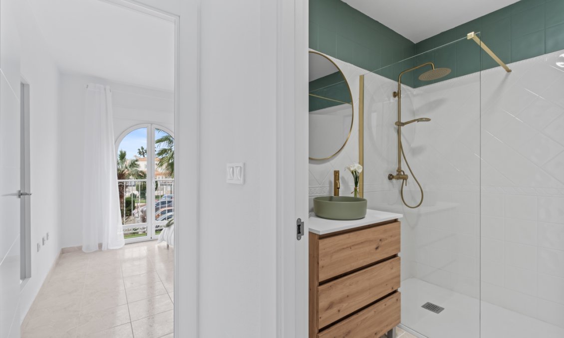 Resale - Town House -
La Florida - Inland