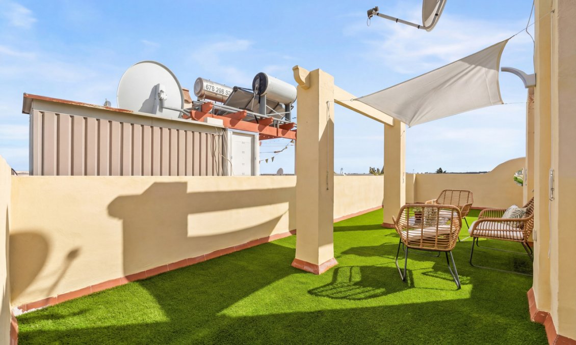 Resale - Town House -
La Florida - Inland