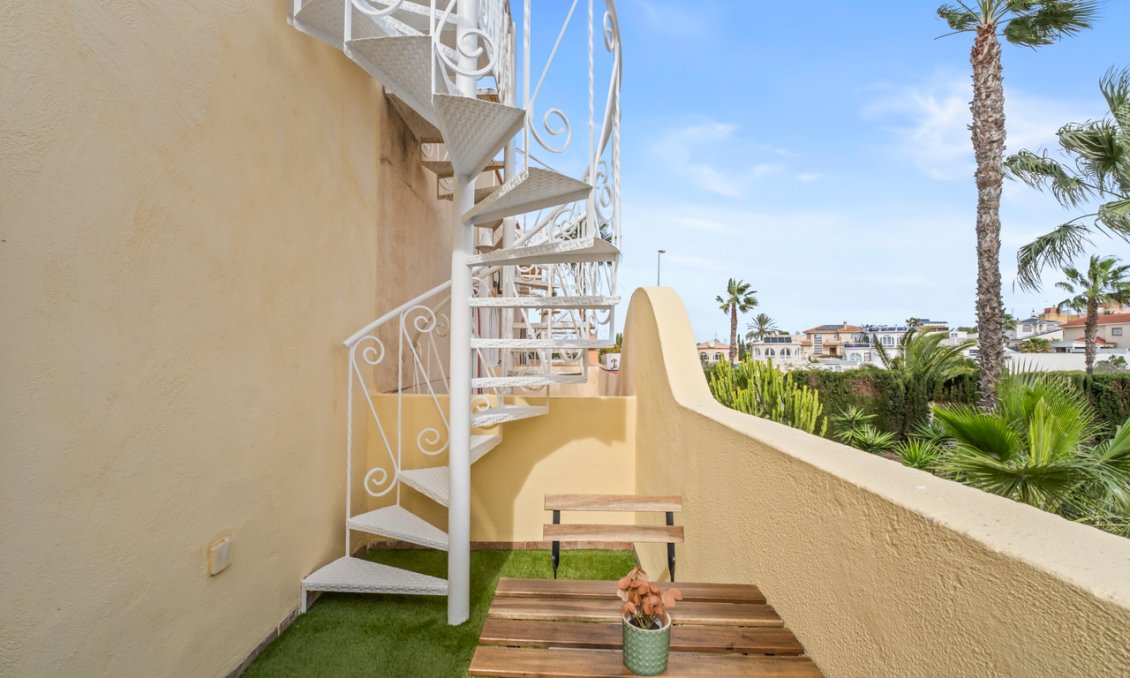 Resale - Town House -
La Florida - Inland