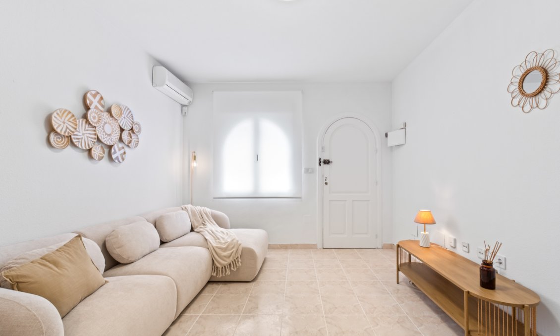 Használt Ingatlanok - Sorház -
La Florida - Inland