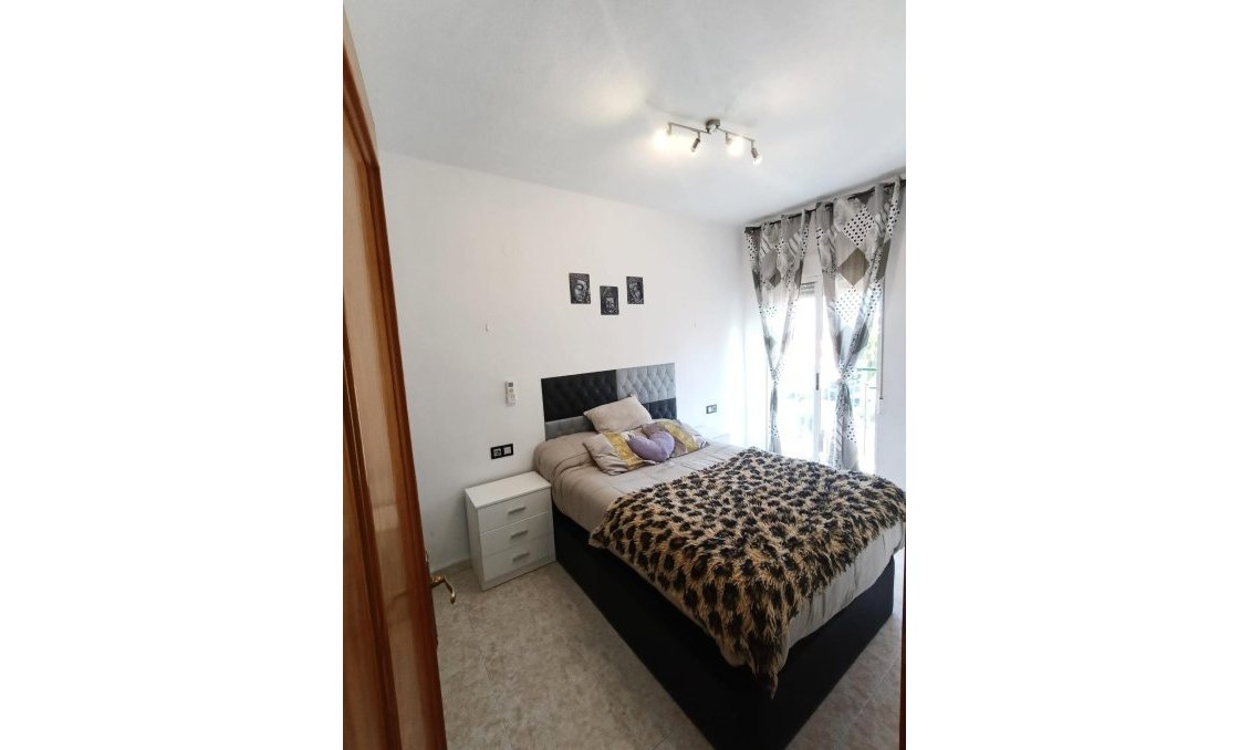 Használt Ingatlanok - Sorház -
Torrevieja - Torretas