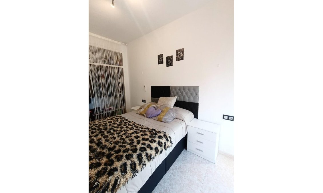 Használt Ingatlanok - Sorház -
Torrevieja - Torretas