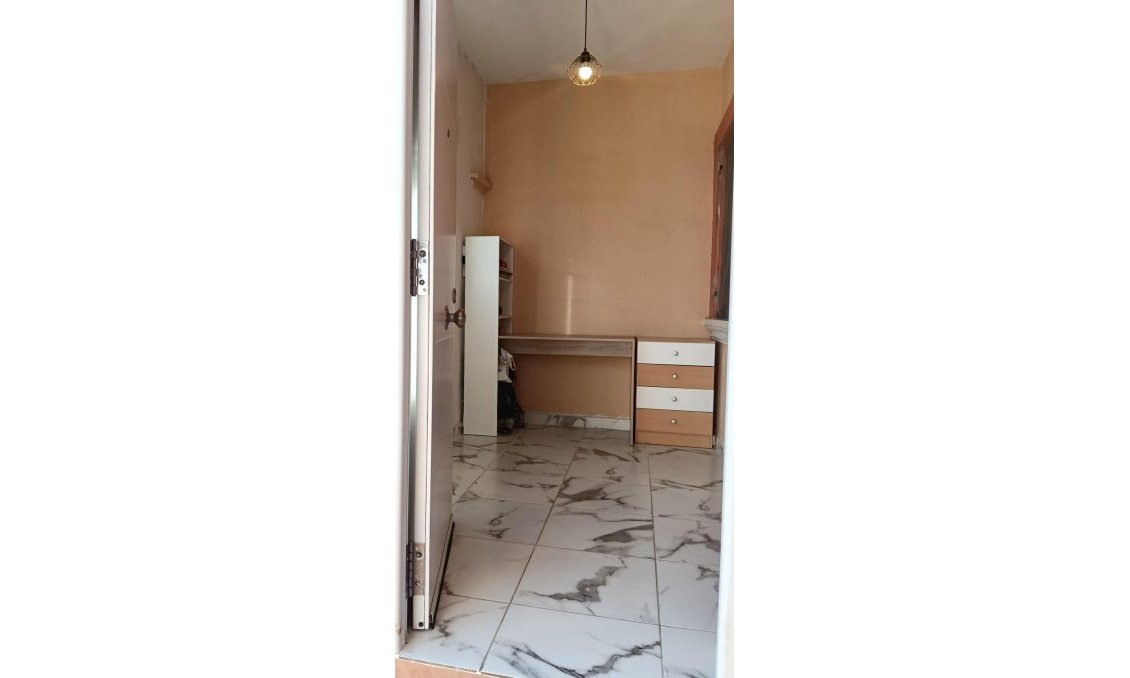 Használt Ingatlanok - Sorház -
Torrevieja - Torretas