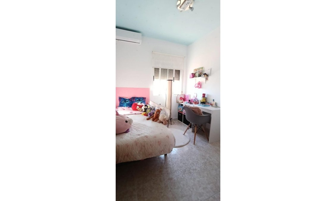 Használt Ingatlanok - Sorház -
Torrevieja - Torretas