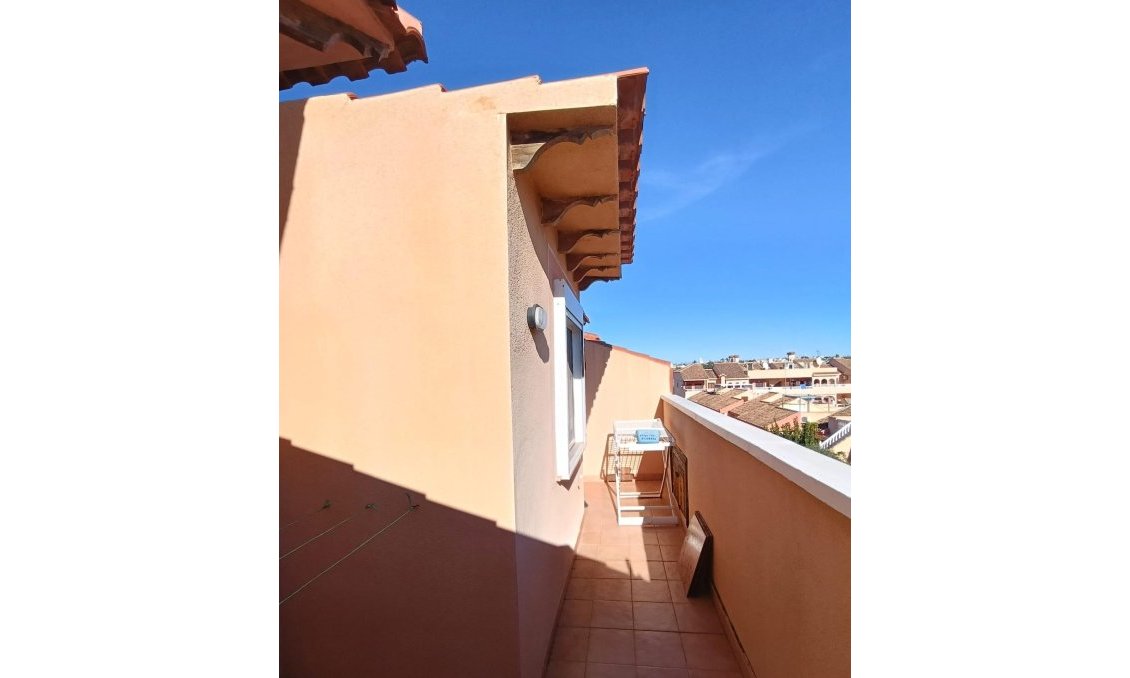 Használt Ingatlanok - Sorház -
Torrevieja - Torretas