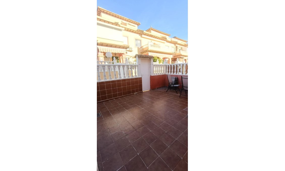 Használt Ingatlanok - Sorház -
Torrevieja - Torretas