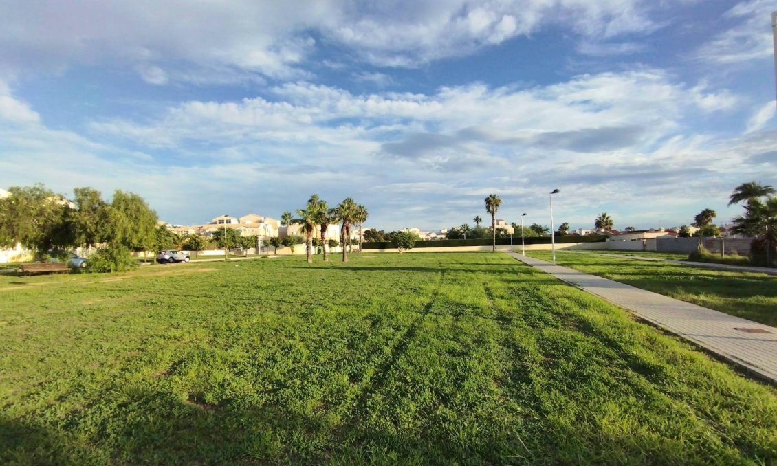 Segunda mano - Villa -
Torrevieja - La Siesta - El Salado - Torreta