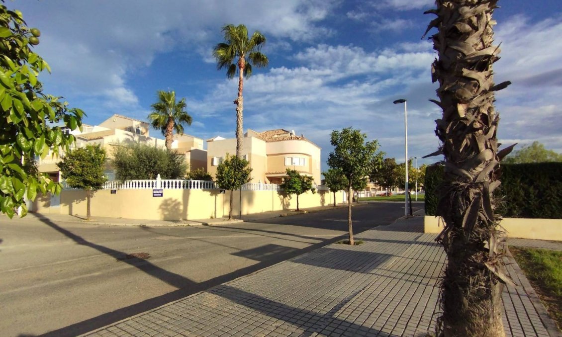 Segunda mano - Villa -
Torrevieja - La Siesta - El Salado - Torreta