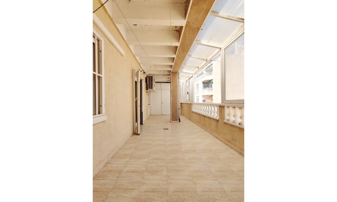 Használt Ingatlanok - Tetőtéri lakás -
Torrevieja - Costa Blanca