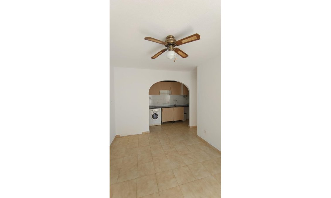 Használt Ingatlanok - Sorház -
Torrevieja - Los Balcones