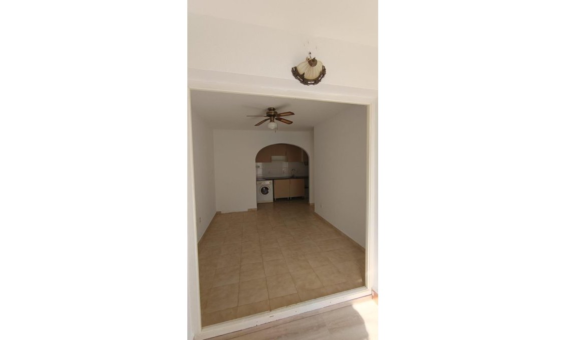 Használt Ingatlanok - Sorház -
Torrevieja - Los Balcones