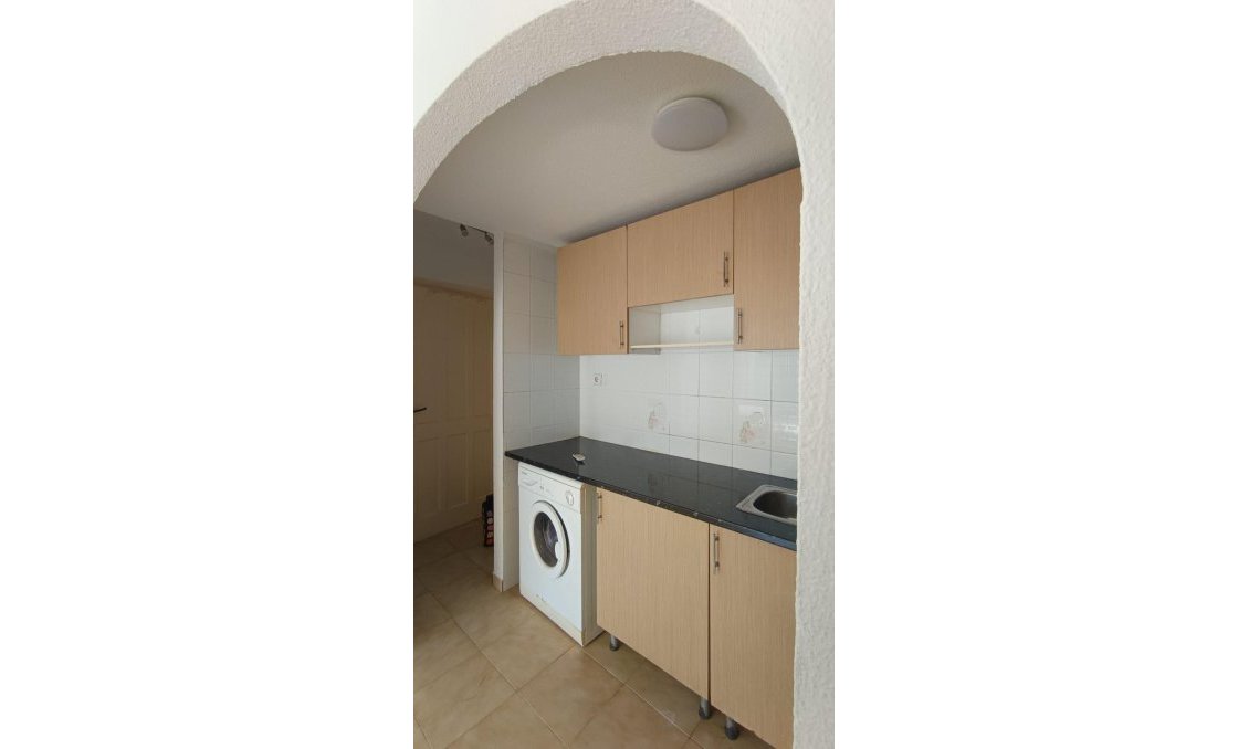 Használt Ingatlanok - Sorház -
Torrevieja - Los Balcones