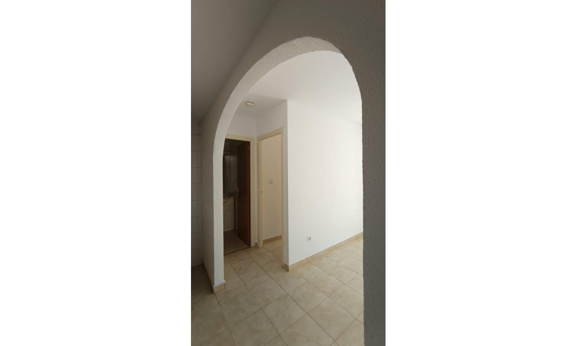 Használt Ingatlanok - Sorház -
Torrevieja - Los Balcones