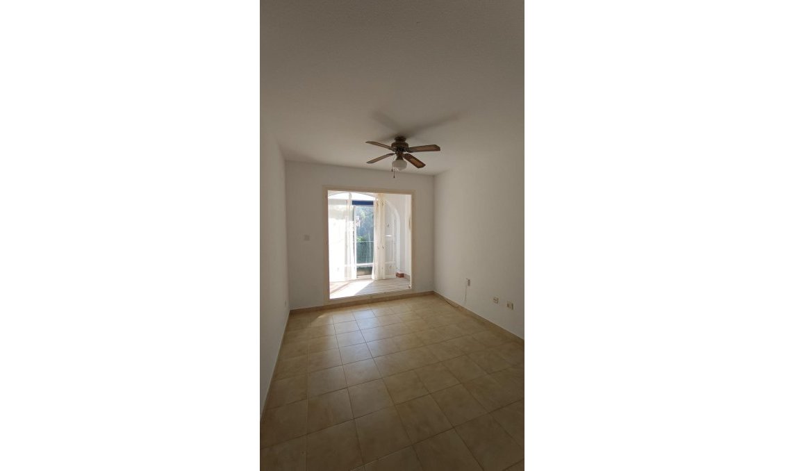 Használt Ingatlanok - Sorház -
Torrevieja - Los Balcones