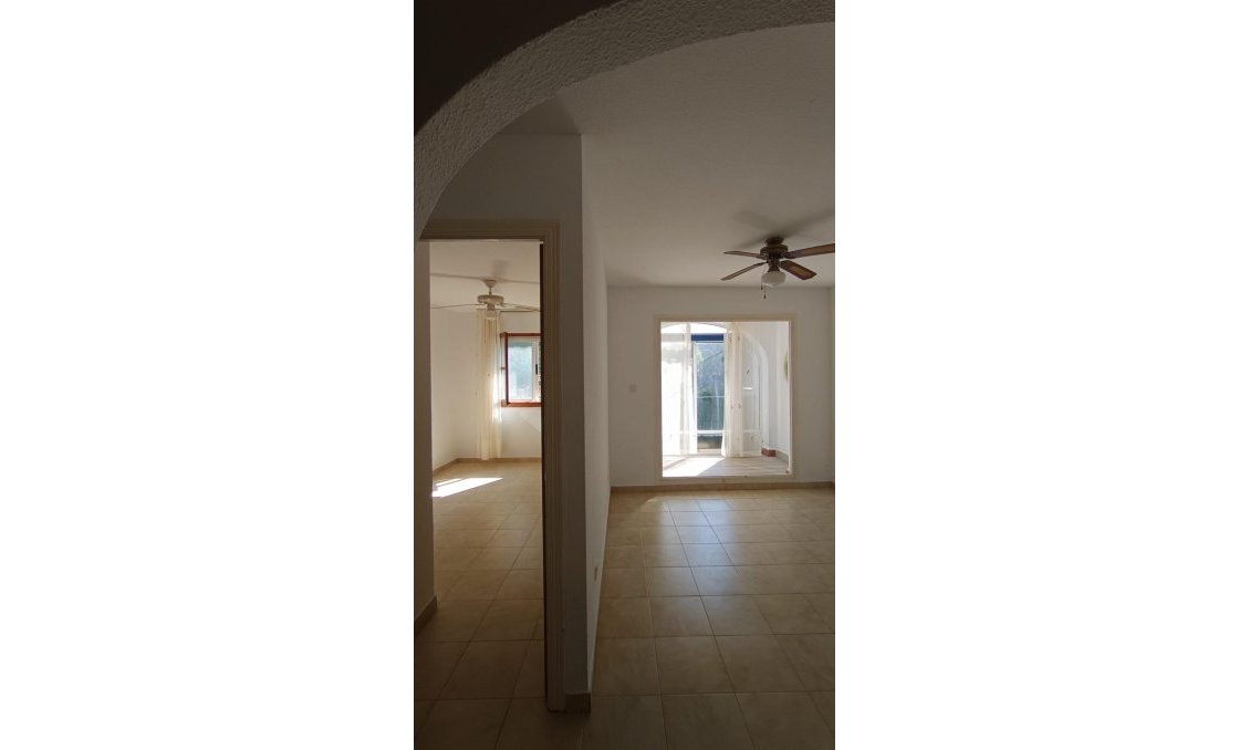 Használt Ingatlanok - Sorház -
Torrevieja - Los Balcones