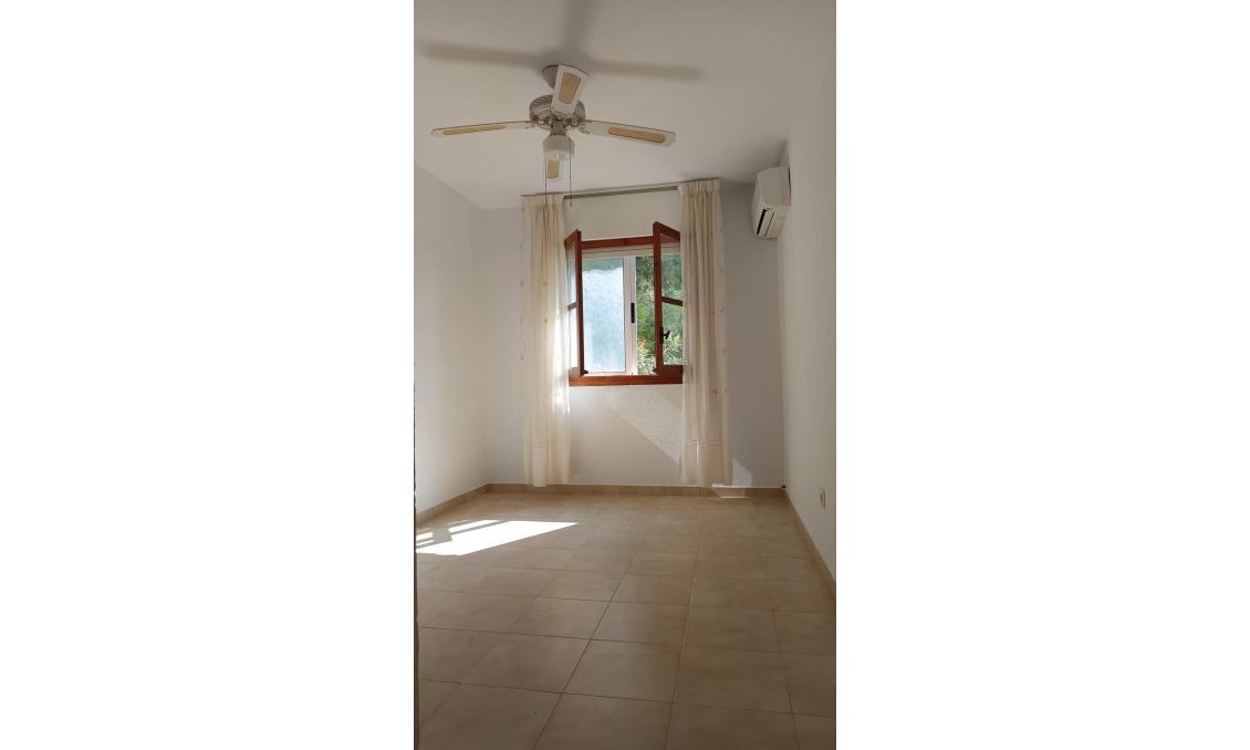 Használt Ingatlanok - Sorház -
Torrevieja - Los Balcones